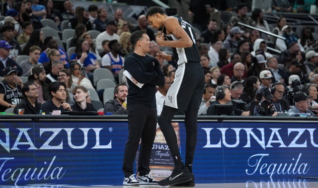 AG体育登录入口-米奇·约翰逊：文班状态火热 我们开场其实退防和沟通都不够好