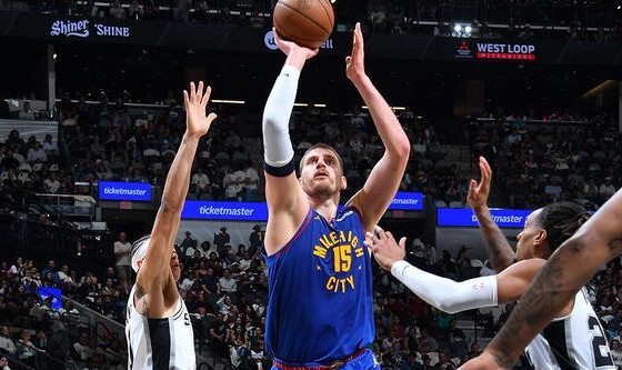 AG体育-约基奇23+8斯特劳瑟25分 掘金力克马刺豪取12连胜