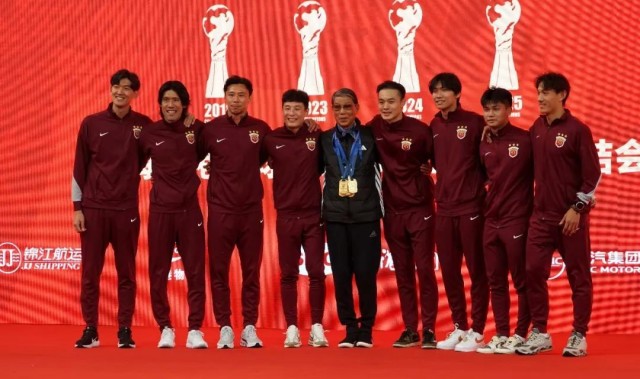 吕文君回归根宝基地幕后：曾多次与恩师徐根宝进行长时间单独交流